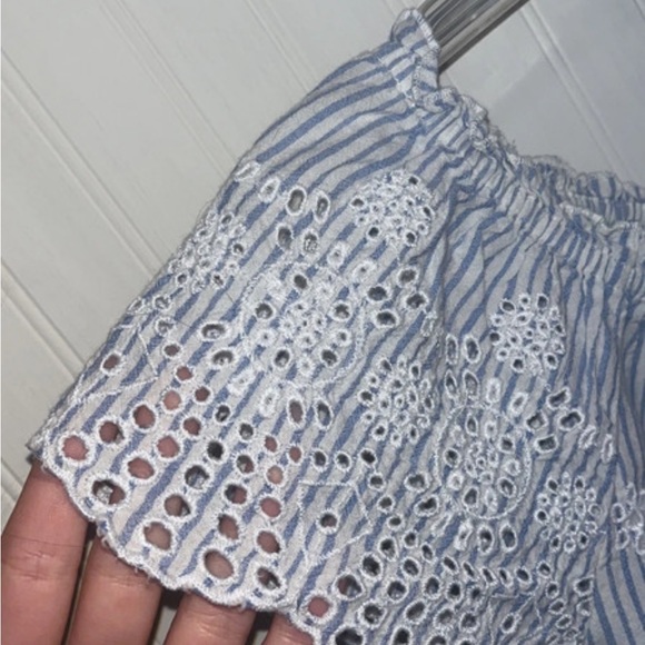 Hollister Off the Shoulder Short Sleeve Blouse - Picture 4 of 4